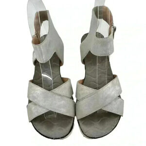 Adrienne Vittadini sandals size 6.5 Casey pewter leather walking flatforms